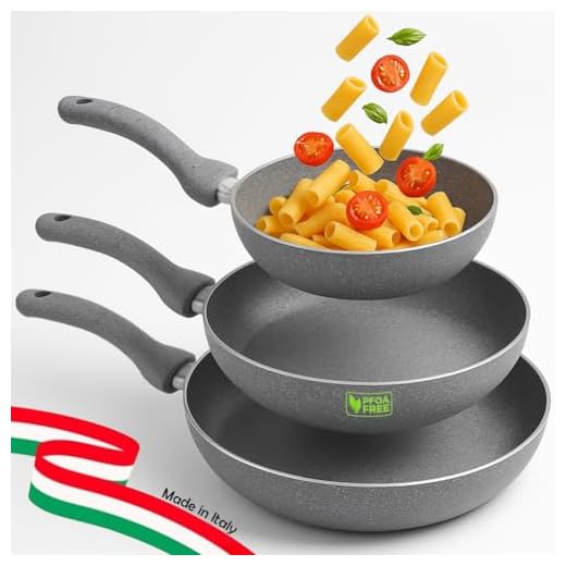 BAKAJI Set 3 Padelle In Pietra Diametro 20 24 28 cm Rivestimento Effetto Pietra Padella Antiaderente Con Manico Ergonomico Soft Touch Stone Effect Corpo in Alluminio 6 strati