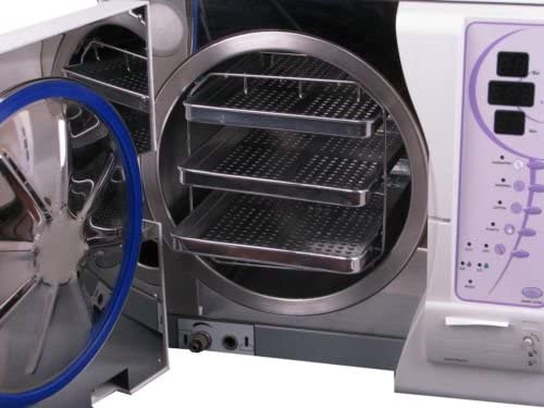 Autoclave sterilization chamber with trays