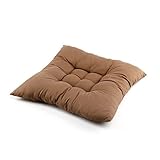 Bitte beachten: Das Stuhlkissen Cloudy hat eine ausgeprägte Kissenform. D.h. in der Kissenmitte beträgt die Breite ca. 35cm, im äußeren Bereich 38cm