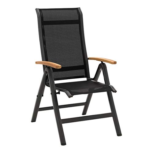 Ein Sessel, der den Sommer einlädt