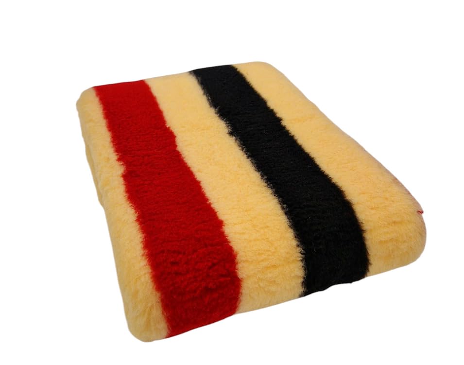 WOOF AND PUP | Non Slip Vet Bedding | Newmarket Stripe Print Pattern | Machine Washable | UK Manufactured | Non-slip | Dog Bed | Whelping | Vet Bed (122cm x 122cm)
