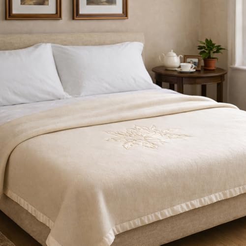 Corredocasa Coperta Invernale Matrimoniale in Lana Ricamata, Made in Italy – Coperta 210x245 cm Colore Panna Calda Morbida - Design Elegante con Ricamo Centrale, Ideale per Camera da Letto