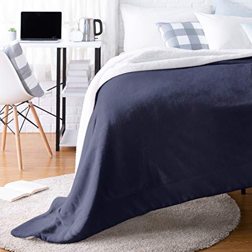 AmazonBasics Ultra-Soft Micromink Sherpa College Dorm Blanket - Twin, Navy
