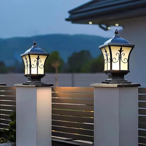 💡【Ampia applicazione】Questa lampada da colonna esterna ha un'ampia gamma di applicazioni e può essere utilizzata in vari luoghi esterni come il cancello di casa, il cortile, il giardino, il prato, la recinzione domestica, il parco e la comunità. La base in alluminio fuso di alta qualità ha un aspetto straordinario e aggiunge un'atmosfera calda allo spazio esterno, migliorando l'estetica e l'atmosfera antica dell'ambiente generale.