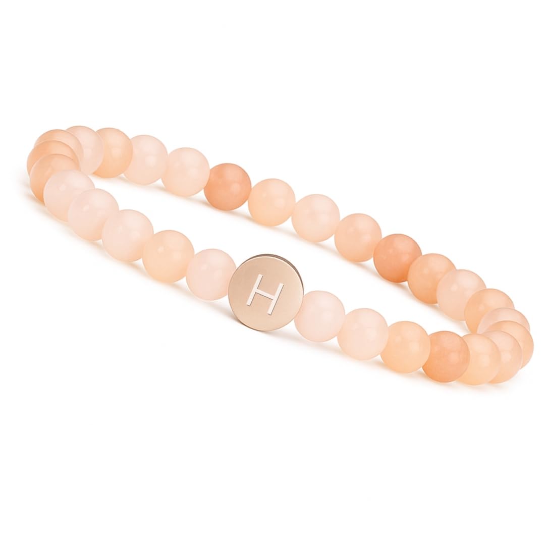 GD GOOD.designs Armband mit Buchstaben | Personalisiertes Damen Perlenarmband mit Sonnenstein Natursteinperlen und 18K rosé vergoldeter Buchstabenperle