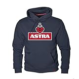 Kopf drunter statt kopfüber: Einmal reingeschlüpft, möchte man den bequemen Sweater mit aufgedrucktem Herzanker-Logo und Astra-Print sowie praktischer Bauchtasche gar nicht mehr ausziehen.