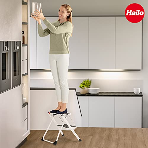 Hailo MK60 Mini Stahl-Trittleiter - 2 große Stufen mit Anti-Rutsch-Matten bis 150kg - Klappsicherung mit Entriegelungstaste - Tragegriff - Klapptrittleiter rostfrei und einfach zu verstauen - weiß