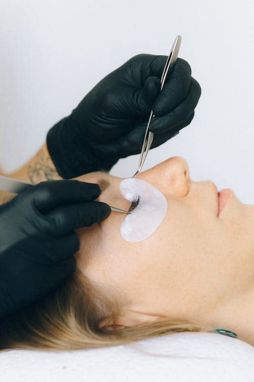 100 pares de almohadillas de ojos para extensiones de pestañas, 100% gel de hidrogel de aloe vera natural para debajo de los ojos, sin pelusas, se adhiere bien, se adapta a la mayoría de 4