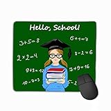 Benutzerdefiniertes Mauspad, einzigartiges gedrucktes Mausmatten-Design Hallo Schule Inspirierendes Zitat Geschriebene Schule Tafel Schüler Studentin, die neben Tafel Büchern bleibt