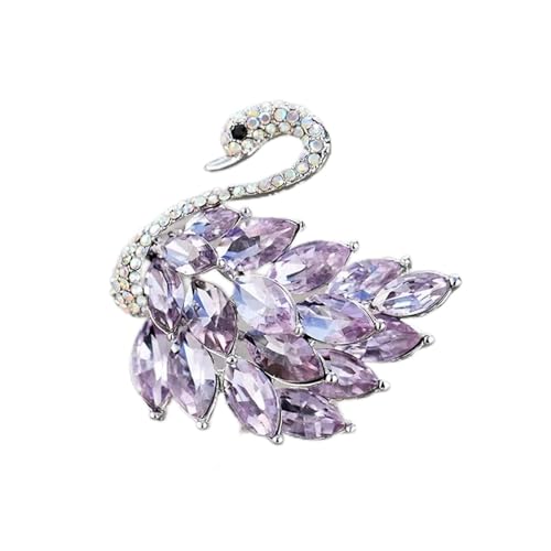Broche de cisne con cristales morados soluciona ropa sosa al instante