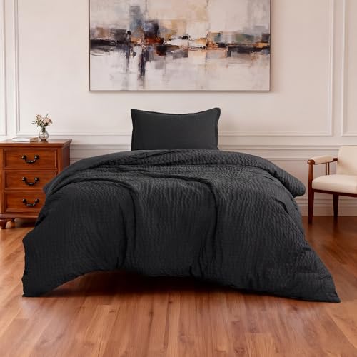 Image of Amazon Basics Duvet Cover Set with Jacquard Geometric Pattern, 2-Piece with 1 Duvet Cover and 1 Pillow Sham, Comforter Not Included, Twin, Black