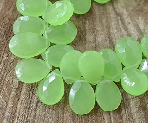 Chalcedony Briolettes pour créer vos bijoux d'été bohèmes aux nuances vert pomme éclatant