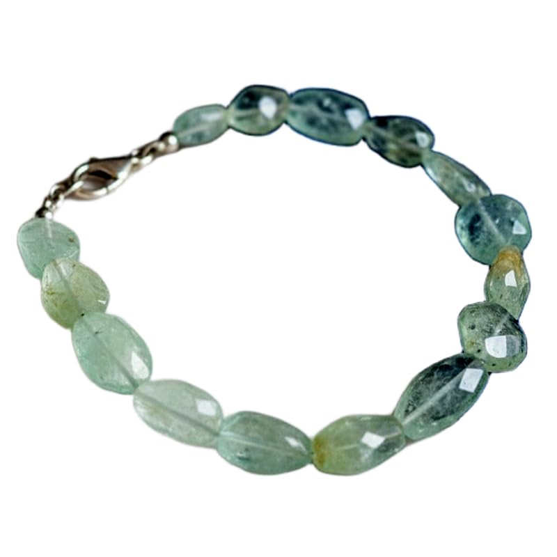 Bracelet en aigue-marine pour sublimer vos tenues d'été avec style et élégance naturelle