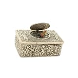 Fabriqué avec des détails en relief d'inspiration européenne de feuillage et d'ange, le cadre en alliage à la main assure une durabilité durable et une rétention des couleurs vives pour une élégance intemporelle