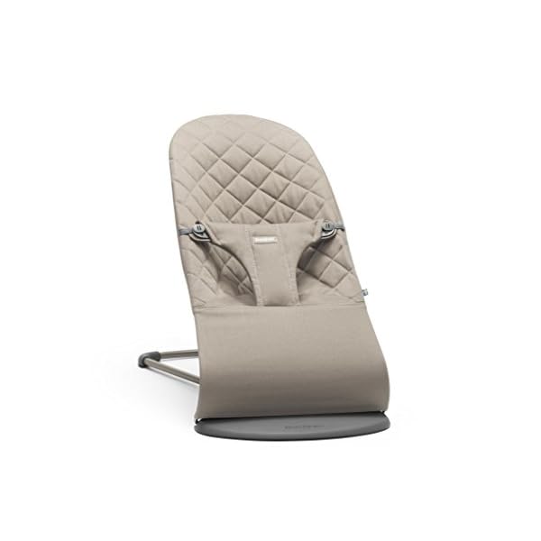 BabyBjörn Babywippe Bliss, Dunkelgrauer Rahmen, Baumwolle, Klassische Steppung, Sandgrau