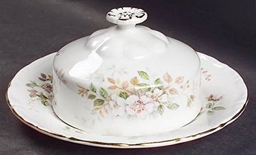 VINTAGE ROYAL ALBERT HAWORTH PATTERN BUTTER DISH ( LIKE NEW CONDTION)