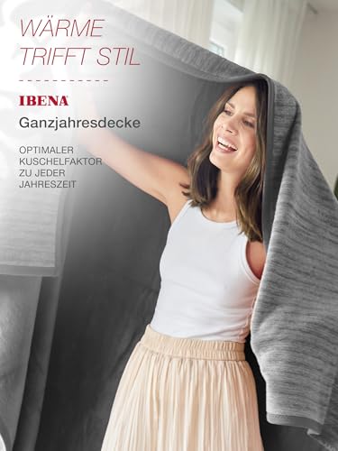 Ibena Fano Kuscheldecke 150x200 cm – Wohndecke grau hellgrau, tolle Wendedecke aus hochwertiger Baumwollmischung, kuschelweich und angenehm warm