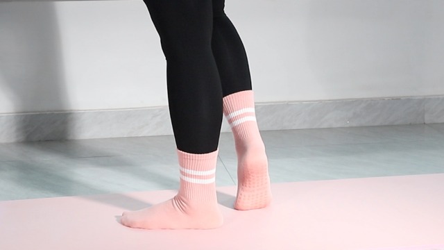 Dokpav Yoga Socks Grip Pilates Socks For Women 4 Pairs Non Slip Non Skid Athletic Socks For Barre Ballet Barefoot Maternity Hospital Home Grip Socks With Gripper - View #6