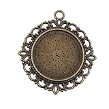 Cadre de lunette artisanal : ce pendentif est de forme circulaire et présente une taille gracieuse, parfait pour mettre en valeur une jolie photographie, une œuvre d'art des designs mixtes dans vos colliers.