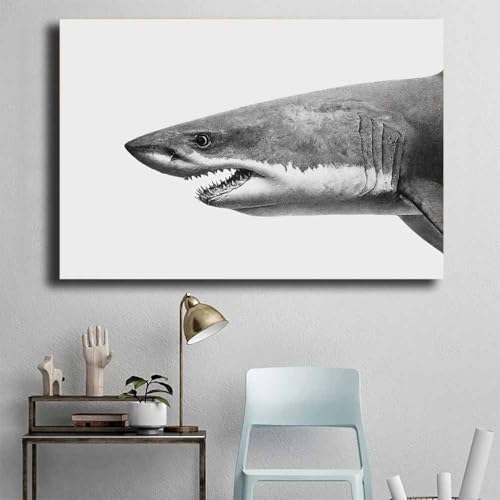Décoration murale têtes de requins pour dynamiser un mur blanc de salon