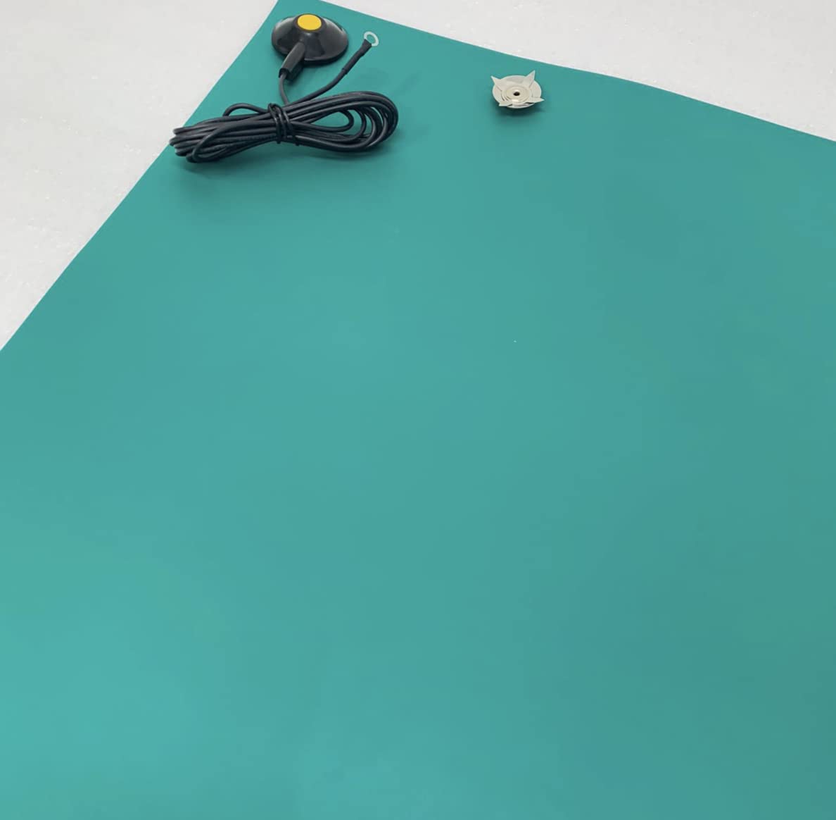 ESD-Dissipative Mat Kit - Heat Resistant, Two Layer Natural Rubber - with a Grounding Cable (2ft x 2ft, True Green)