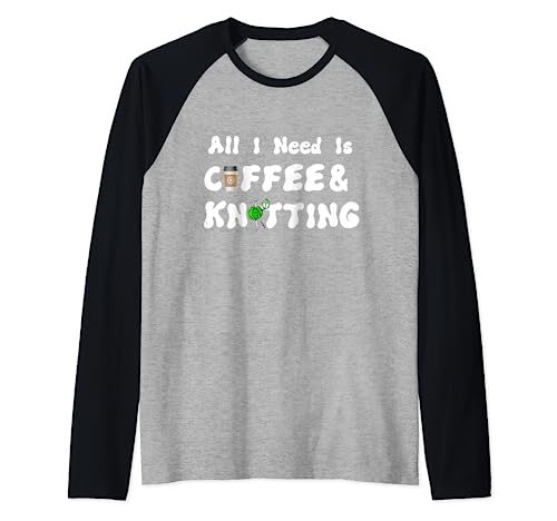 Camiseta All I Need Tees: Coffee And Knitting Camiseta Manga Raglan