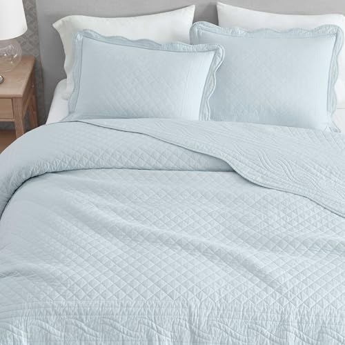 Image of Martha Stewart - Queen Size Quilt Set, Soft & Breathable Cotton Percale Quilted Bedding with Matching Pillowcases, Scalloped Edge Bed Set, Vintage Scallop Blue