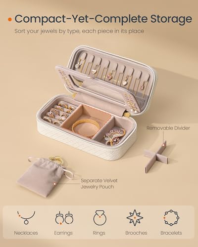 SONGMICS HOME Reise-Schmuckkoffer, Schmuck-Organizer-Box mit Spiegel, Schmuckbeutel, gewebtes geprägtes PU-Leder, tragbare Schmuckaufbewahrung, Weihnachtsgeschenke, Wolkenweiß UJBC197W01