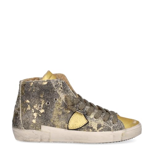 Sneaker Philippe Model Prsx realizzate in suede effetto used color platino e oro. Caratterizzata da una tomaia in suede di montone laminato con effetto used con dettagli color oro ed un puntale in pelle liscia. Presenta inoltre lo scudo laterale dorato ed una suola in gomma di 2,5 cm. Tomaia in suede effetto used Fodera in caldo montone Dettagli in pelle color oro Scudo laterale Lacci color oro Suola in gomma di 2,5 cm