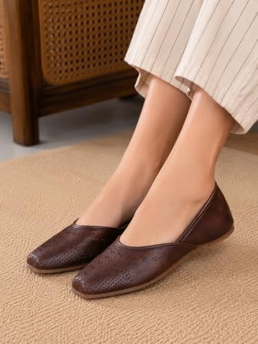 Image of TRASE Traditional Jutti for Women & Girls | Flat Sole, Soft Lining, Cushion Footbed | Casual Wear & Comfortable Ethnic Footwear for Wedding & Festive