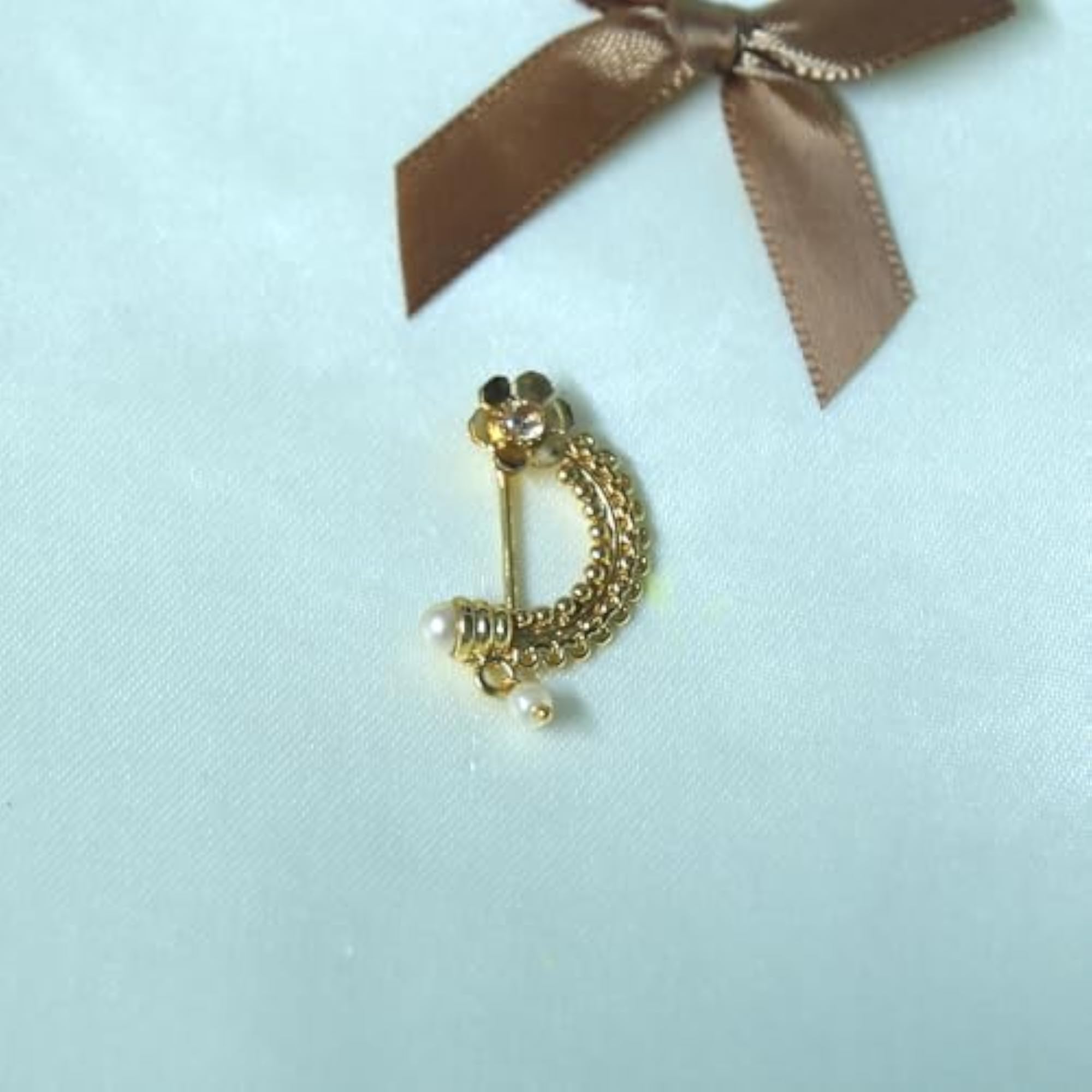 Maharashtrian Adorable Nose Pin with Pearl Beads
