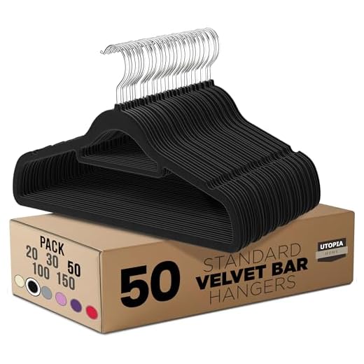 Utopia Home Perchas de Terciopelo - Perchas para Trajes de Terciopelo con Tie Bar - Antideslizantes (Negro, Paquete de 50)