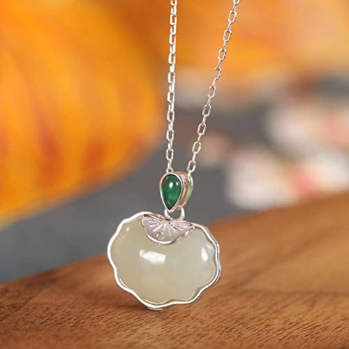 Collier de Style Chinois en jade blanc, l'éclat de l'harmonie