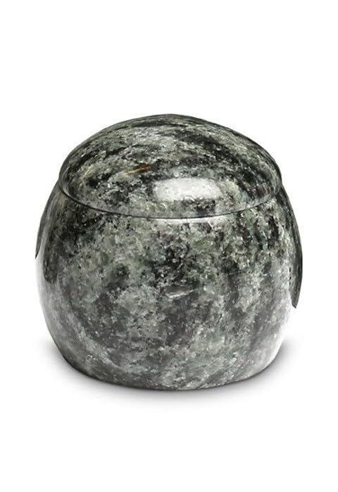 Petite urne funéraire en granit sphère, un monument cinéraire d'exception