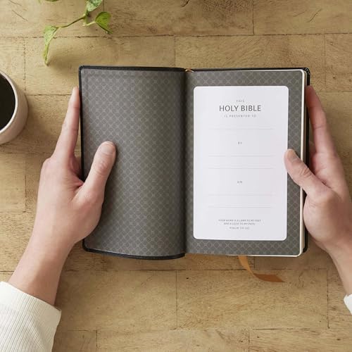 Image of NKJV Bible: Personal Size Giant Print, Black Leathersoft, Holy Bible, Red Letter, Comfort Print: New King James Version