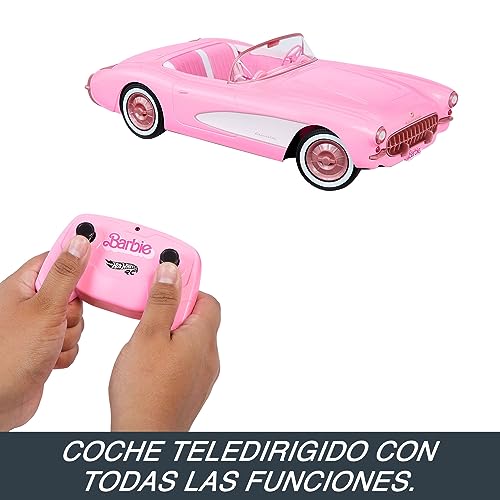Hot Wheels - Barbie The Movie - Corvette, Coche de juguete teledirigido con pilas de la película Barbie, capacidad para dos muñecas Barbie y el maletero se abre, +4 años (Mattel HPW40)