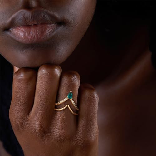 Valloey Rover Remerald Rings for women 14K Gold Plated Dainty Fake Emerald Cut Rings for Women Cubic Zirconia Fake Engagement Rings Cute Green Ring for Women Gold Jewelry Trendy Size 6-83