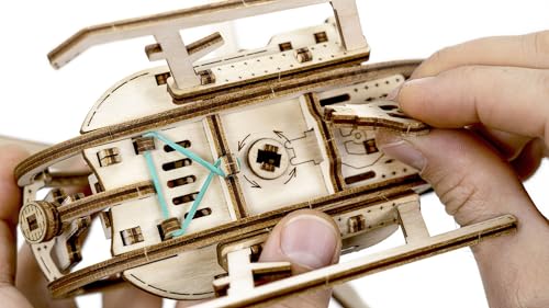 Revell Tiny Adventures Helicopter I Hochdetailliertes Design mit komplexem Armaturenbrett I Detaillierter Motor Realistische Bedienelemente I Interaktiver Startschlüssel für Bewegung I Modell aus Holz