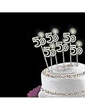 Pack de 6 velas para pastel con forma de número 50, sujetas mediante un stick para que queden elevadas, 15cm de longitud.