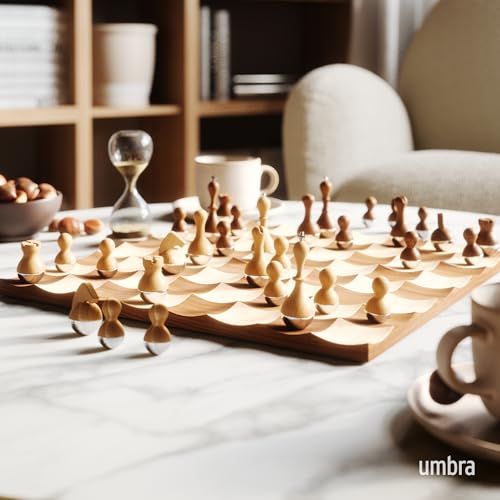 Umbra Wobble Jeu d'échec en Bois Couleur Noyer. Plateau en Bois. Dimension: 38 x 38 x 3cm