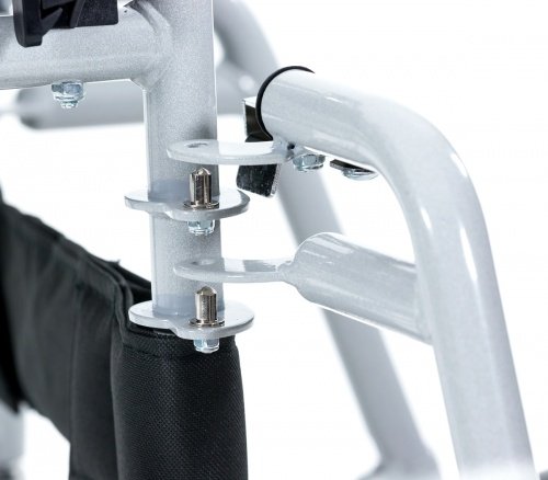 Rollstuhl Karibu - Sitzbreite 41 cm - Fußstützen und Armlehnen klappbar, sehr stabil und faltbar