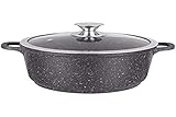 Equipada con un par de asas de silicona, esta olla de 32 cm facilita la limpieza y le protege del calor; tapa de cristal con válvula de vapor y flejes y asa de inoxidable