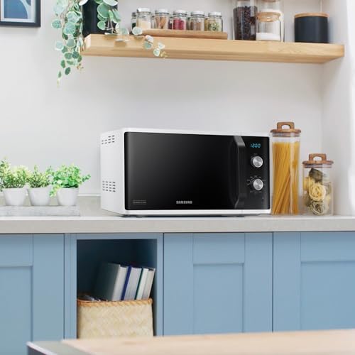 Samsung MG23K3614AW/EG Mikrowelle mit Grill / 23 Liter Garraum / 800 W/Großes Grillelement für gleichmäßige Bräunung/Kratzfester Keramik-Emaille-Innenraum, Weiß