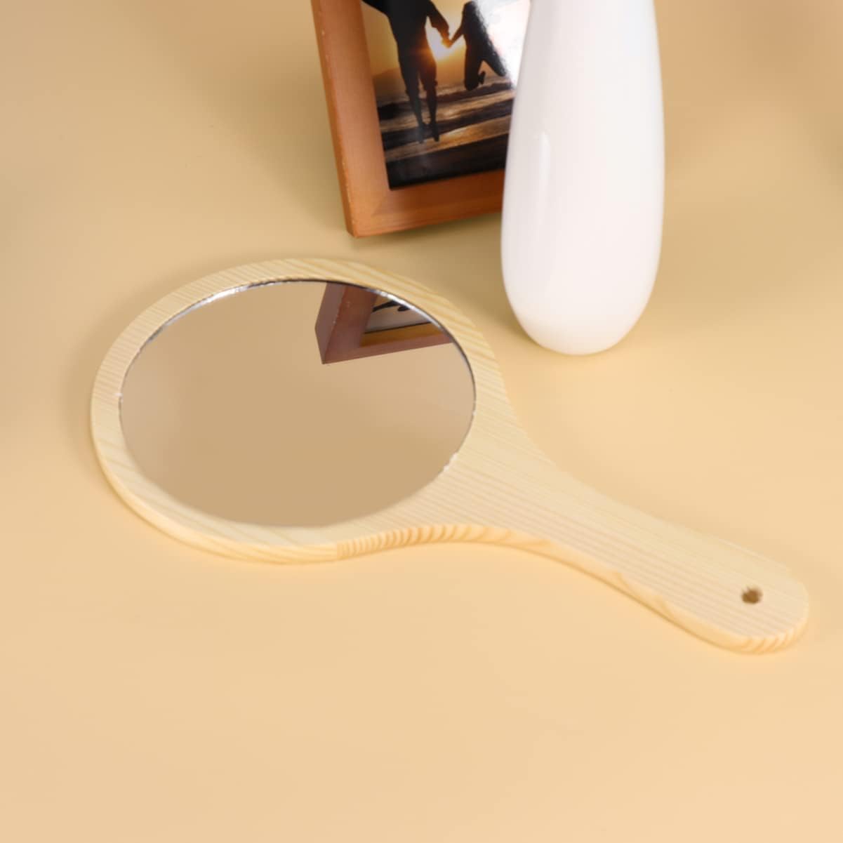 KALLORY 1pc Handheld Wooden Frame Makeup Mirror Cosmetic Mirror for Women Girls Distortion Portable Design for Travel Daily Use