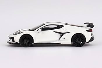 シボレー・コルベット Z06 2023 (アーティックホワイト) チェイスカー 1/18 Top Speed 2023 Chevrolet Corvette C8 Z06 (Arctic White