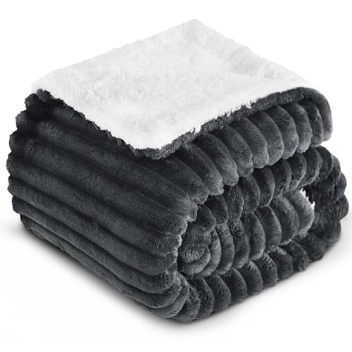 RUIKASI Sherpa Blanket Throw for Sofa - Fluffy Luxury Ribbed Blanket, Thick Warm Cozy Soft Single Fleece Blanket for Couch Bed, 130x150 cm Dark Grey
