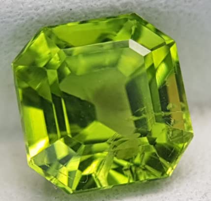 Peridoto sin tratar de 3.25 quilates auténtico y puro 2