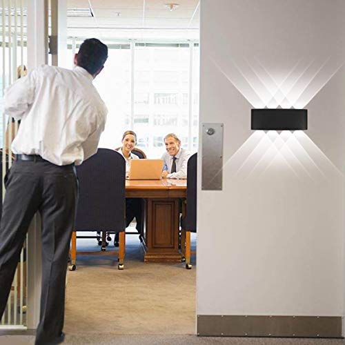 Luz de pared LED de aluminio con acabado blanco y diseño arquitectónico 4