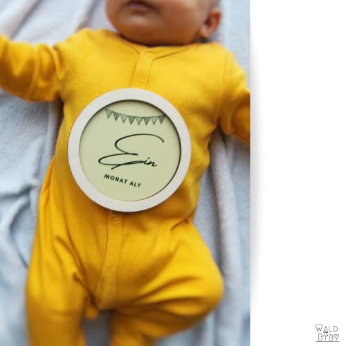Holzrahmen mit Meilensteinkarten Baby I 46 Meilensteine auf Deutsch + Ständer und Maßband in Set I Geschenk zur Geburt/Babyparty für Schwangere, Werdende Mütter, Werdende Eltern Perfekt Geschenkidee