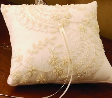 Victorian Ring Pillow in White